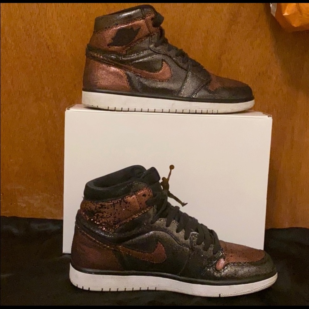Jordan 1 mid Fearless OG, (unisex) Women’s 10 - extremely comfortable shoe